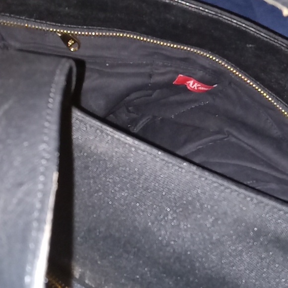 Handbag - Picture 4 of 9